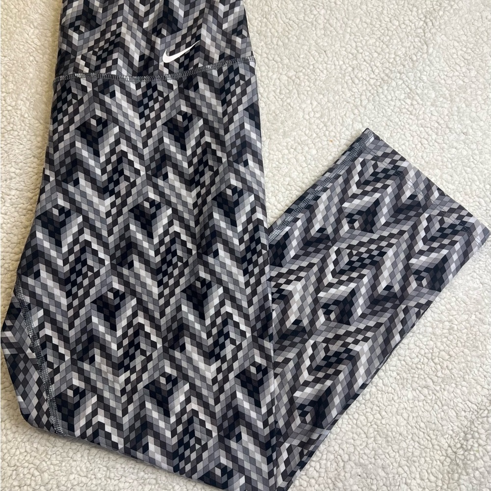 Nike Black and Gray Patterned Leggings